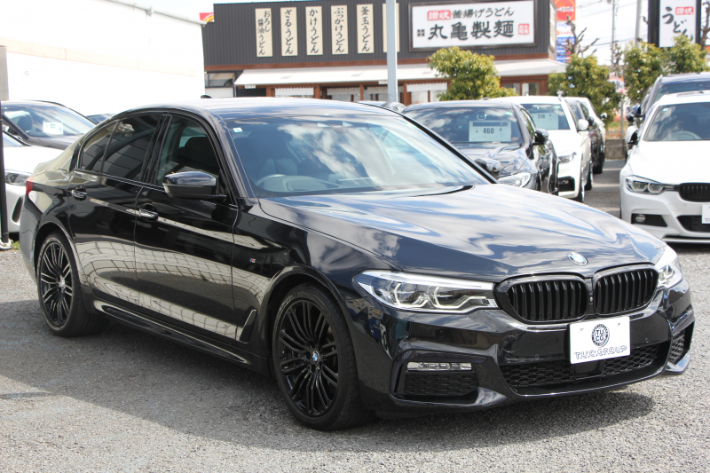 BMW 5シリーズ 530i ﾌﾞﾗｯｸｱｳﾄ 特別仕様車 1ｵｰﾅ 高出力 252馬力 ﾅｲﾄﾌﾞﾙｰﾚｻﾞｰ ｱﾀﾞﾌﾟﾃｨﾌﾞMｻｽ 専用19AW ﾌﾞﾗｯｸｷﾄﾞﾆｰｸﾞﾘﾙ 全席ﾋｰﾀｰ HUD ﾀｯﾁ画面HDDﾅﾋﾞTV 360度ｶﾒﾗ LEDﾍｯﾄﾞﾗｲﾄ 追従ACC ｽﾃｱﾘﾝｸﾞｻﾎﾟｰﾄ 2年保証