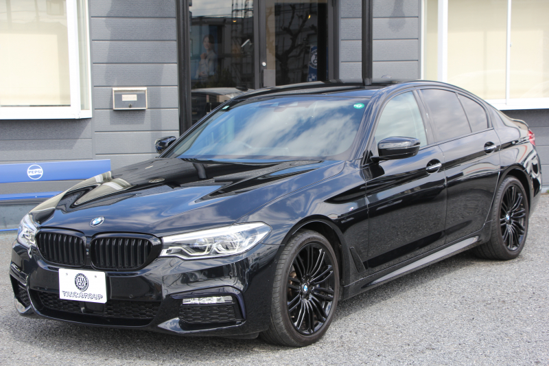 BMW 5シリーズ 530i ﾌﾞﾗｯｸｱｳﾄ 特別仕様車 1ｵｰﾅ 高出力 252馬力 ﾅｲﾄﾌﾞﾙｰﾚｻﾞｰ ｱﾀﾞﾌﾟﾃｨﾌﾞMｻｽ 専用19AW ﾌﾞﾗｯｸｷﾄﾞﾆｰｸﾞﾘﾙ 全席ﾋｰﾀｰ HUD ﾀｯﾁ画面HDDﾅﾋﾞTV 360度ｶﾒﾗ LEDﾍｯﾄﾞﾗｲﾄ 追従ACC ｽﾃｱﾘﾝｸﾞｻﾎﾟｰﾄ 2年保証