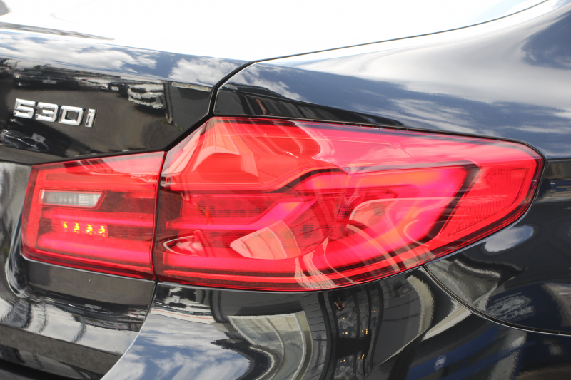 BMW 5シリーズ 530i ﾌﾞﾗｯｸｱｳﾄ 特別仕様車 1ｵｰﾅ 高出力 252馬力 ﾅｲﾄﾌﾞﾙｰﾚｻﾞｰ ｱﾀﾞﾌﾟﾃｨﾌﾞMｻｽ 専用19AW ﾌﾞﾗｯｸｷﾄﾞﾆｰｸﾞﾘﾙ 全席ﾋｰﾀｰ HUD ﾀｯﾁ画面HDDﾅﾋﾞTV 360度ｶﾒﾗ LEDﾍｯﾄﾞﾗｲﾄ 追従ACC ｽﾃｱﾘﾝｸﾞｻﾎﾟｰﾄ 2年保証