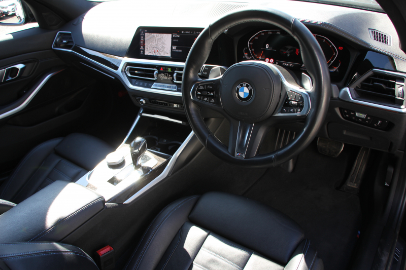 BMW 3シリーズ 320i Mｽﾎﾟｰﾂ ﾃﾞﾋﾞｭｰ&ｺﾝﾌｫｰﾄP ﾋｰﾀｰ黒革 19AW Pｱｼｽﾄﾌﾟﾗｽ 360度ｶﾒﾗ BMWﾗｲﾌﾞｺｯｸﾋﾟｯﾄﾞﾀｯﾁﾊﾟﾈﾙ対応ﾅﾋﾞApplecarplay対応 電動ﾄﾗﾝｸ LEDﾍｯﾄﾞﾗｲﾄ LEDﾌｫｸﾞPｱｼｽﾄ 後退ｱｼｽﾄ Dｱｼｽﾄﾌﾟﾛ 追従ACC ｽﾃｱﾘﾝｸﾞｻﾎﾟｰﾄ 2年保証