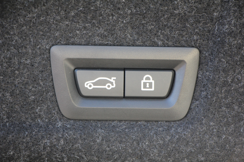 BMW 3シリーズ 320i Mｽﾎﾟｰﾂ ﾃﾞﾋﾞｭｰ&ｺﾝﾌｫｰﾄP ﾋｰﾀｰ黒革 19AW Pｱｼｽﾄﾌﾟﾗｽ 360度ｶﾒﾗ BMWﾗｲﾌﾞｺｯｸﾋﾟｯﾄﾞﾀｯﾁﾊﾟﾈﾙ対応ﾅﾋﾞApplecarplay対応 電動ﾄﾗﾝｸ LEDﾍｯﾄﾞﾗｲﾄ LEDﾌｫｸﾞPｱｼｽﾄ 後退ｱｼｽﾄ Dｱｼｽﾄﾌﾟﾛ 追従ACC ｽﾃｱﾘﾝｸﾞｻﾎﾟｰﾄ 2年保証