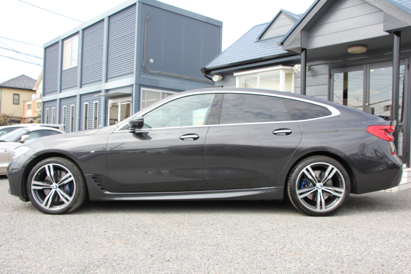 BMW 6シリーズ 640i Xdrive ｸﾞﾗﾝﾂｰﾘｽﾓ Mｽﾎﾟｰﾂ ﾃﾞﾋﾞｭｰｴﾃﾞｨｼｮﾝ 直6ﾀｰﾎﾞ4WD 40台限定車 ﾘｱｴﾝﾀ-ﾃｲﾒﾝﾄ 後席ﾓﾆﾀｰ Bowers＆WilkinsｻｳﾝﾄﾞﾊﾟﾉﾗﾏｻﾝR ﾌﾛﾝﾄｺﾝﾌｫｰﾄｼｰﾄ&ﾍﾞﾝﾁﾚｰｼｮﾝ 全ﾋｰﾀｰ茶革 全ﾄﾞｱｿﾌﾄｸﾛｰｽﾞ360度ｶﾒﾗ 追従ACC HUD 2年保証