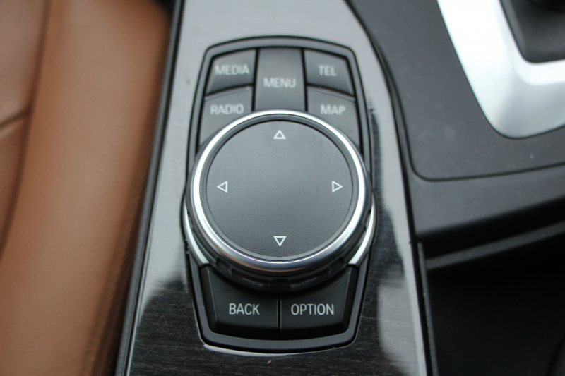 BMW 3シリーズ 320i ｸﾞﾗﾝﾂｰﾘｽﾓ ﾗｸﾞｼﾞｭｱﾘｰ 追従ACC ﾋｰﾀｰ茶革 衝突軽減ﾌﾞﾚｰｷ 車線逸脱警告 歩行者警告 ﾌﾙｾｸﾞTV ﾀｯﾁﾊﾟｯﾄﾞ対応iﾄﾞﾗｲﾌﾞHDDﾅﾋﾞBｶﾒﾗ 電動ﾄﾗﾝｸ ｽﾏｰﾄｷｰ Bluetooth接続 ｸﾛｰﾑﾗｲﾝｴｸｽﾃﾘｱ 2年保証