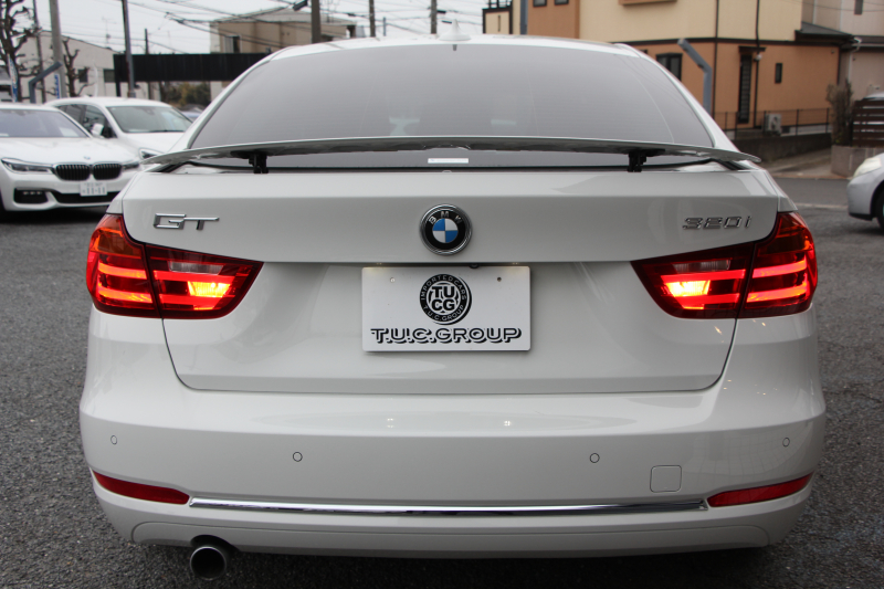 BMW 3シリーズ 320i ｸﾞﾗﾝﾂｰﾘｽﾓ ﾗｸﾞｼﾞｭｱﾘｰ 追従ACC ﾋｰﾀｰ茶革 衝突軽減ﾌﾞﾚｰｷ 車線逸脱警告 歩行者警告 ﾌﾙｾｸﾞTV ﾀｯﾁﾊﾟｯﾄﾞ対応iﾄﾞﾗｲﾌﾞHDDﾅﾋﾞBｶﾒﾗ 電動ﾄﾗﾝｸ ｽﾏｰﾄｷｰ Bluetooth接続 ｸﾛｰﾑﾗｲﾝｴｸｽﾃﾘｱ 2年保証