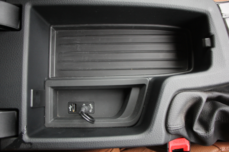 BMW 3シリーズ 320i ｸﾞﾗﾝﾂｰﾘｽﾓ ﾗｸﾞｼﾞｭｱﾘｰ 追従ACC ﾋｰﾀｰ茶革 衝突軽減ﾌﾞﾚｰｷ 車線逸脱警告 歩行者警告 ﾌﾙｾｸﾞTV ﾀｯﾁﾊﾟｯﾄﾞ対応iﾄﾞﾗｲﾌﾞHDDﾅﾋﾞBｶﾒﾗ 電動ﾄﾗﾝｸ ｽﾏｰﾄｷｰ Bluetooth接続 ｸﾛｰﾑﾗｲﾝｴｸｽﾃﾘｱ 2年保証