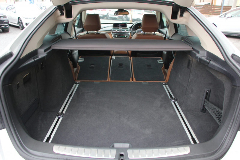 BMW 3シリーズ 320i ｸﾞﾗﾝﾂｰﾘｽﾓ ﾗｸﾞｼﾞｭｱﾘｰ 追従ACC ﾋｰﾀｰ茶革 衝突軽減ﾌﾞﾚｰｷ 車線逸脱警告 歩行者警告 ﾌﾙｾｸﾞTV ﾀｯﾁﾊﾟｯﾄﾞ対応iﾄﾞﾗｲﾌﾞHDDﾅﾋﾞBｶﾒﾗ 電動ﾄﾗﾝｸ ｽﾏｰﾄｷｰ Bluetooth接続 ｸﾛｰﾑﾗｲﾝｴｸｽﾃﾘｱ 2年保証