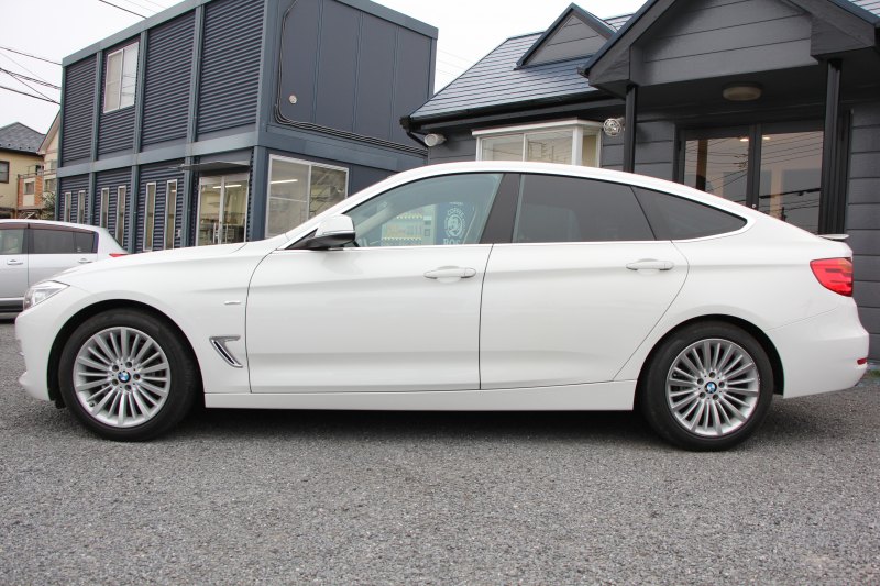 BMW 3シリーズ 320i ｸﾞﾗﾝﾂｰﾘｽﾓ ﾗｸﾞｼﾞｭｱﾘｰ 追従ACC ﾋｰﾀｰ茶革 衝突軽減ﾌﾞﾚｰｷ 車線逸脱警告 歩行者警告 ﾌﾙｾｸﾞTV ﾀｯﾁﾊﾟｯﾄﾞ対応iﾄﾞﾗｲﾌﾞHDDﾅﾋﾞBｶﾒﾗ 電動ﾄﾗﾝｸ ｽﾏｰﾄｷｰ Bluetooth接続 ｸﾛｰﾑﾗｲﾝｴｸｽﾃﾘｱ 2年保証