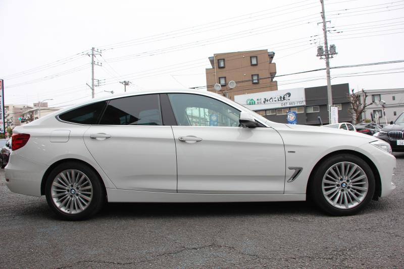BMW 3シリーズ 320i ｸﾞﾗﾝﾂｰﾘｽﾓ ﾗｸﾞｼﾞｭｱﾘｰ 追従ACC ﾋｰﾀｰ茶革 衝突軽減ﾌﾞﾚｰｷ 車線逸脱警告 歩行者警告 ﾌﾙｾｸﾞTV ﾀｯﾁﾊﾟｯﾄﾞ対応iﾄﾞﾗｲﾌﾞHDDﾅﾋﾞBｶﾒﾗ 電動ﾄﾗﾝｸ ｽﾏｰﾄｷｰ Bluetooth接続 ｸﾛｰﾑﾗｲﾝｴｸｽﾃﾘｱ 2年保証