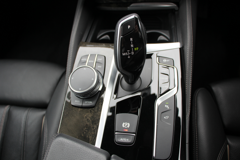 BMW 5シリーズ 530i ﾂｰﾘﾝｸﾞMｽﾎﾟｰﾂ ﾃﾞﾋﾞｭｰP 252馬力 全ﾋｰﾀｰ黒革 HUD VOSSEN VFS1 20AW BCﾚｰｼﾝｸﾞ車高調&iidﾛﾜﾘﾝｸﾞKIT ｿﾌﾄｸﾛｰｽﾞﾄﾞｱ 追従ACC ｽﾃｱﾘﾝｸﾞｻﾎﾟｰﾄ ﾀｯﾁ画面HDDﾅﾋﾞ360度ｶﾒﾗ LEDﾍｯﾄﾞﾗｲﾄ 2年保証