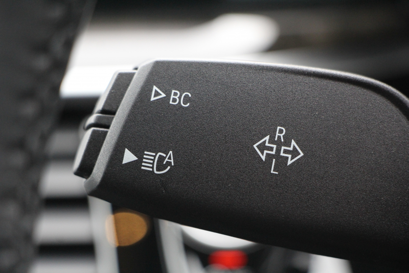 BMW 5シリーズ 530i ﾂｰﾘﾝｸﾞMｽﾎﾟｰﾂ ﾃﾞﾋﾞｭｰP 252馬力 全ﾋｰﾀｰ黒革 HUD VOSSEN VFS1 20AW BCﾚｰｼﾝｸﾞ車高調&iidﾛﾜﾘﾝｸﾞKIT ｿﾌﾄｸﾛｰｽﾞﾄﾞｱ 追従ACC ｽﾃｱﾘﾝｸﾞｻﾎﾟｰﾄ ﾀｯﾁ画面HDDﾅﾋﾞ360度ｶﾒﾗ LEDﾍｯﾄﾞﾗｲﾄ 2年保証