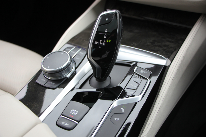 BMW 5シリーズ 530i Mｽﾎﾟｰﾂ ｲﾉﾍﾞｰｼｮﾝ&ｺﾝﾌｫｰﾄP 252馬力 ｻﾝﾙｰﾌ ﾊｰﾏﾝｶｰﾄﾞﾝ ｱｲﾎﾞﾘｰﾚｻﾞｰ ﾏｯｻｰｼﾞ&ｱｸﾃｨﾌﾞﾍﾞﾝﾁﾚｰｼｮﾝ 全席ﾋｰﾀｰ&4ｿﾞｰﾝｴｱｺﾝ ﾃﾞｨｽﾌﾟﾚｲｷｰ&ﾘﾓｰﾄP ｼﾞｪｽﾁｬｰC HUD LEDﾍｯﾄﾞﾗｲﾄ 追従ACC 360度ｶﾒﾗ 2年保証