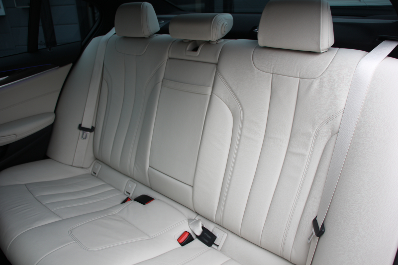 BMW 5シリーズ 530i Mｽﾎﾟｰﾂ ｲﾉﾍﾞｰｼｮﾝ&ｺﾝﾌｫｰﾄP 252馬力 ｻﾝﾙｰﾌ ﾊｰﾏﾝｶｰﾄﾞﾝ ｱｲﾎﾞﾘｰﾚｻﾞｰ ﾏｯｻｰｼﾞ&ｱｸﾃｨﾌﾞﾍﾞﾝﾁﾚｰｼｮﾝ 全席ﾋｰﾀｰ&4ｿﾞｰﾝｴｱｺﾝ ﾃﾞｨｽﾌﾟﾚｲｷｰ&ﾘﾓｰﾄP ｼﾞｪｽﾁｬｰC HUD LEDﾍｯﾄﾞﾗｲﾄ 追従ACC 360度ｶﾒﾗ 2年保証