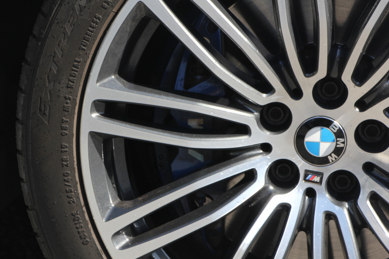 BMW 5シリーズ 530i Mｽﾎﾟｰﾂ ｲﾉﾍﾞｰｼｮﾝ&ｺﾝﾌｫｰﾄP 252馬力 ｻﾝﾙｰﾌ ﾊｰﾏﾝｶｰﾄﾞﾝ ｱｲﾎﾞﾘｰﾚｻﾞｰ ﾏｯｻｰｼﾞ&ｱｸﾃｨﾌﾞﾍﾞﾝﾁﾚｰｼｮﾝ 全席ﾋｰﾀｰ&4ｿﾞｰﾝｴｱｺﾝ ﾃﾞｨｽﾌﾟﾚｲｷｰ&ﾘﾓｰﾄP ｼﾞｪｽﾁｬｰC HUD LEDﾍｯﾄﾞﾗｲﾄ 追従ACC 360度ｶﾒﾗ 2年保証