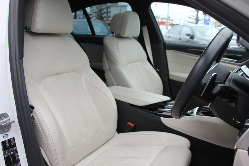 BMW 5シリーズ 530i Mｽﾎﾟｰﾂ ｲﾉﾍﾞｰｼｮﾝ&ｺﾝﾌｫｰﾄP 252馬力 ｻﾝﾙｰﾌ ﾊｰﾏﾝｶｰﾄﾞﾝ ｱｲﾎﾞﾘｰﾚｻﾞｰ ﾏｯｻｰｼﾞ&ｱｸﾃｨﾌﾞﾍﾞﾝﾁﾚｰｼｮﾝ 全席ﾋｰﾀｰ&4ｿﾞｰﾝｴｱｺﾝ ﾃﾞｨｽﾌﾟﾚｲｷｰ&ﾘﾓｰﾄP ｼﾞｪｽﾁｬｰC HUD LEDﾍｯﾄﾞﾗｲﾄ 追従ACC 360度ｶﾒﾗ 2年保証