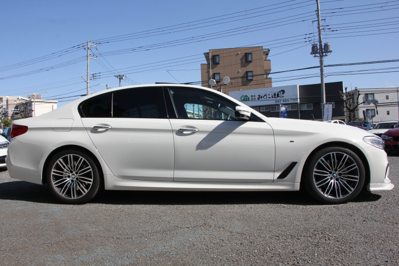 BMW 5シリーズ 530i Mｽﾎﾟｰﾂ ｲﾉﾍﾞｰｼｮﾝ&ｺﾝﾌｫｰﾄP 252馬力 ｻﾝﾙｰﾌ ﾊｰﾏﾝｶｰﾄﾞﾝ ｱｲﾎﾞﾘｰﾚｻﾞｰ ﾏｯｻｰｼﾞ&ｱｸﾃｨﾌﾞﾍﾞﾝﾁﾚｰｼｮﾝ 全席ﾋｰﾀｰ&4ｿﾞｰﾝｴｱｺﾝ ﾃﾞｨｽﾌﾟﾚｲｷｰ&ﾘﾓｰﾄP ｼﾞｪｽﾁｬｰC HUD LEDﾍｯﾄﾞﾗｲﾄ 追従ACC 360度ｶﾒﾗ 2年保証