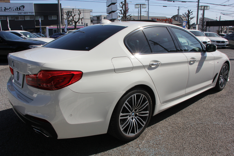 BMW 5シリーズ 530i Mｽﾎﾟｰﾂ ｲﾉﾍﾞｰｼｮﾝ&ｺﾝﾌｫｰﾄP 252馬力 ｻﾝﾙｰﾌ ﾊｰﾏﾝｶｰﾄﾞﾝ ｱｲﾎﾞﾘｰﾚｻﾞｰ ﾏｯｻｰｼﾞ&ｱｸﾃｨﾌﾞﾍﾞﾝﾁﾚｰｼｮﾝ 全席ﾋｰﾀｰ&4ｿﾞｰﾝｴｱｺﾝ ﾃﾞｨｽﾌﾟﾚｲｷｰ&ﾘﾓｰﾄP ｼﾞｪｽﾁｬｰC HUD LEDﾍｯﾄﾞﾗｲﾄ 追従ACC 360度ｶﾒﾗ 2年保証