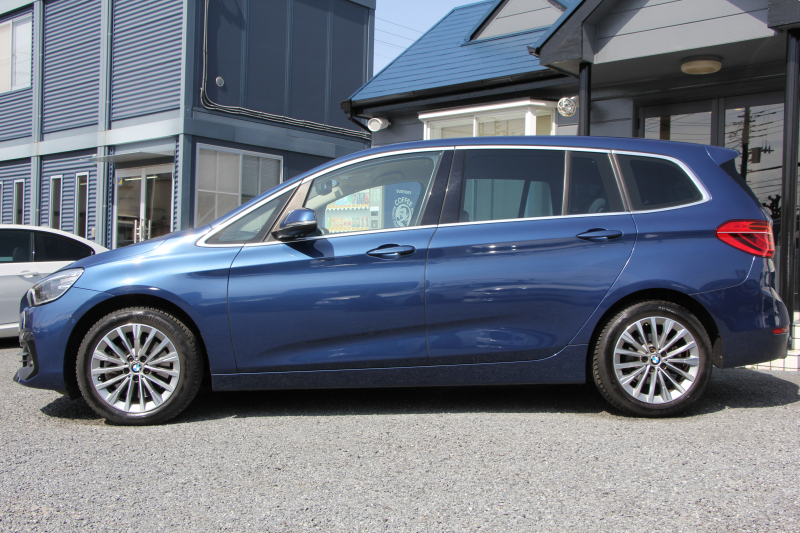 BMW 2シリーズ 218d ｸﾞﾗﾝﾂｱﾗｰ ﾗｸﾞｼﾞｭｱﾘｰ 最終ﾓﾃﾞﾙ 型式変更後3DA-6W20 3列7人乗り 1ｵﾅ ADｱｸﾃｨﾌﾞｾｰﾌﾃｨ&ｺﾝﾌｫｰﾄP 追従ACC HUD ｵｲｽﾀｰﾚｻﾞｰ 電動ﾄﾗﾝｸ LEDﾍｯﾄﾞﾗｲﾄ ﾒﾓﾘｰ付電動ｼｰﾄ ﾀｯﾁ画面HDDﾅﾋﾞﾊﾟｰｷﾝｸﾞｱｼｽﾄ 2年保証