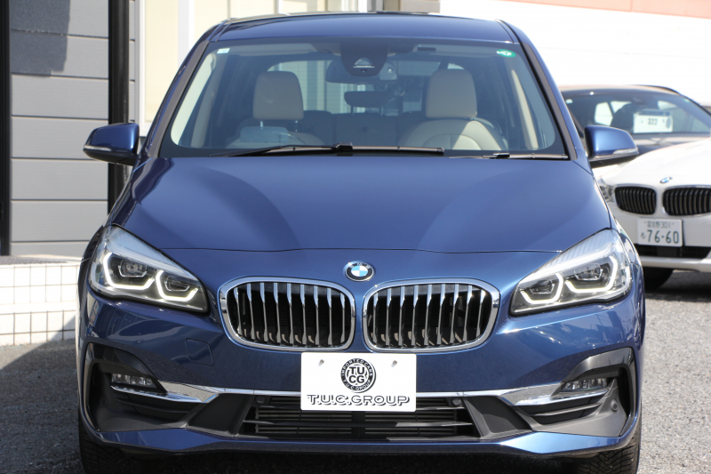 BMW 2シリーズ 218d ｸﾞﾗﾝﾂｱﾗｰ ﾗｸﾞｼﾞｭｱﾘｰ 最終ﾓﾃﾞﾙ 型式変更後3DA-6W20 3列7人乗り 1ｵﾅ ADｱｸﾃｨﾌﾞｾｰﾌﾃｨ&ｺﾝﾌｫｰﾄP 追従ACC HUD ｵｲｽﾀｰﾚｻﾞｰ 電動ﾄﾗﾝｸ LEDﾍｯﾄﾞﾗｲﾄ ﾒﾓﾘｰ付電動ｼｰﾄ ﾀｯﾁ画面HDDﾅﾋﾞﾊﾟｰｷﾝｸﾞｱｼｽﾄ 2年保証