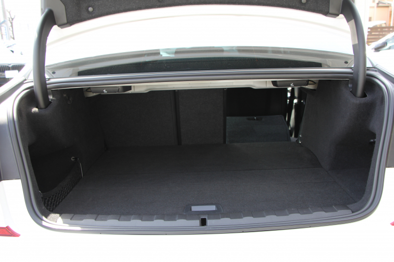 BMW 3シリーズ 330e Mｽﾎﾟｰﾂ ﾊｲﾗｲﾝ&ｲﾉﾍﾞｰｼｮﾝP PHEV ﾋｰﾀｰ黒革 真珠色 ﾚｰｻﾞｰLEDﾗｲﾄ ｼﾞｪｽﾁｬｰC ｵﾌﾟｼｮﾝ19AW Mspﾌﾞﾚｰｷ 360度ｶﾒﾗ HUD ﾌﾙｾｸﾞTV 追従ACC ｽﾃｱﾘﾝｸﾞｻﾎﾟｰﾄ Applecarplay ﾗﾝﾊﾞｰｻﾎﾟｰﾄ 2年保証