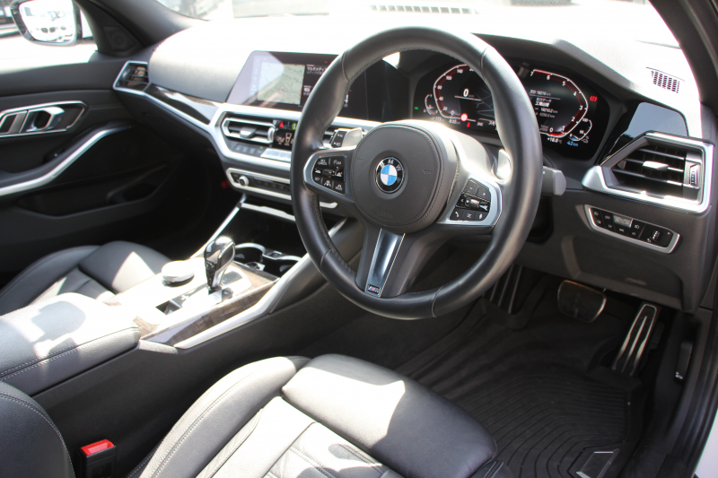 BMW 3シリーズ 330e Mｽﾎﾟｰﾂ ﾊｲﾗｲﾝ&ｲﾉﾍﾞｰｼｮﾝP PHEV ﾋｰﾀｰ黒革 真珠色 ﾚｰｻﾞｰLEDﾗｲﾄ ｼﾞｪｽﾁｬｰC ｵﾌﾟｼｮﾝ19AW Mspﾌﾞﾚｰｷ 360度ｶﾒﾗ HUD ﾌﾙｾｸﾞTV 追従ACC ｽﾃｱﾘﾝｸﾞｻﾎﾟｰﾄ Applecarplay ﾗﾝﾊﾞｰｻﾎﾟｰﾄ 2年保証