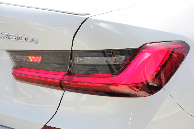 BMW 3シリーズ 330e Mｽﾎﾟｰﾂ ﾊｲﾗｲﾝ&ｲﾉﾍﾞｰｼｮﾝP PHEV ﾋｰﾀｰ黒革 真珠色 ﾚｰｻﾞｰLEDﾗｲﾄ ｼﾞｪｽﾁｬｰC ｵﾌﾟｼｮﾝ19AW Mspﾌﾞﾚｰｷ 360度ｶﾒﾗ HUD ﾌﾙｾｸﾞTV 追従ACC ｽﾃｱﾘﾝｸﾞｻﾎﾟｰﾄ Applecarplay ﾗﾝﾊﾞｰｻﾎﾟｰﾄ 2年保証