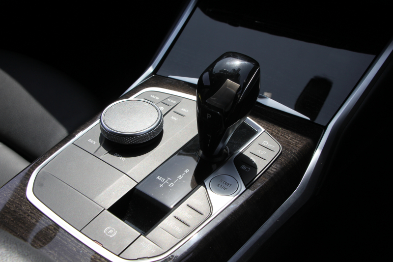 BMW 3シリーズ 330e Mｽﾎﾟｰﾂ ﾊｲﾗｲﾝ&ｲﾉﾍﾞｰｼｮﾝP PHEV ﾋｰﾀｰ黒革 真珠色 ﾚｰｻﾞｰLEDﾗｲﾄ ｼﾞｪｽﾁｬｰC ｵﾌﾟｼｮﾝ19AW Mspﾌﾞﾚｰｷ 360度ｶﾒﾗ HUD ﾌﾙｾｸﾞTV 追従ACC ｽﾃｱﾘﾝｸﾞｻﾎﾟｰﾄ Applecarplay ﾗﾝﾊﾞｰｻﾎﾟｰﾄ 2年保証