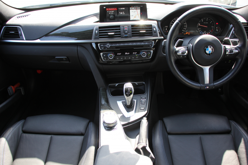 BMW 3シリーズ 320d Mｽﾎﾟｰﾂ 最終ﾓﾃﾞﾙ 8C新ｴﾝｼﾞﾝ ｻﾝﾙｰﾌ ﾋｰﾀｰ黒革 液晶ﾒｰﾀｰ 追従ACC LEDﾍｯﾄﾞﾗｲﾄ&ﾃｰﾙ ﾀｯﾁ画面対応HDDﾅﾋﾞBluetooth接続 Mﾊﾟﾌｫｰﾏﾝｽｽﾎﾟｲﾗｰ ﾚｰﾝﾁｪﾝｼﾞ警告 衝突軽減ﾌﾞﾚｰｷ 車線逸脱警告 歩行者警告 2年保証