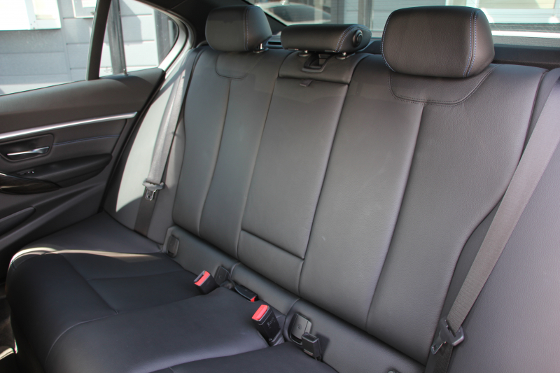 BMW 3シリーズ 320d Mｽﾎﾟｰﾂ 最終ﾓﾃﾞﾙ 8C新ｴﾝｼﾞﾝ ｻﾝﾙｰﾌ ﾋｰﾀｰ黒革 液晶ﾒｰﾀｰ 追従ACC LEDﾍｯﾄﾞﾗｲﾄ&ﾃｰﾙ ﾀｯﾁ画面対応HDDﾅﾋﾞBluetooth接続 Mﾊﾟﾌｫｰﾏﾝｽｽﾎﾟｲﾗｰ ﾚｰﾝﾁｪﾝｼﾞ警告 衝突軽減ﾌﾞﾚｰｷ 車線逸脱警告 歩行者警告 2年保証