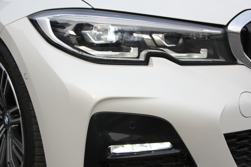 BMW 3シリーズ 320d Xdrive Mｽﾎﾟｰﾂ ﾊｲﾗｲﾝ ｺﾝﾌｫｰﾄP 4WD 真珠色 ﾋｰﾀｰ黒革 Pｱｼｽﾄﾌﾟﾗｽ 360度ｶﾒﾗ 電動ﾄﾗﾝｸ BMWﾗｲﾌﾞｺｯｸﾋﾟｯﾄﾞﾀｯﾁ画面ﾅﾋﾞApplecarplay対応 ﾜｲﾔﾚｽ充電 LEDﾍｯﾄﾞﾗｲﾄ ｵｰﾄﾊｲﾋﾞｰﾑ 追従ACC ｽﾃｱﾘﾝｸﾞｻﾎﾟｰﾄ ﾚｰﾝﾁｪﾝｼﾞ警告 2年保証