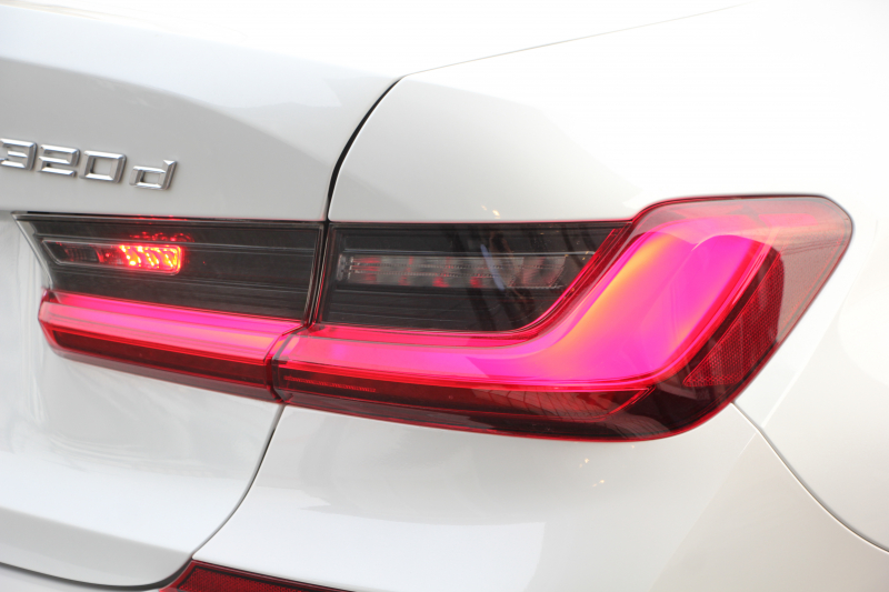 BMW 3シリーズ 320d Xdrive Mｽﾎﾟｰﾂ ﾊｲﾗｲﾝ ｺﾝﾌｫｰﾄP 4WD 真珠色 ﾋｰﾀｰ黒革 Pｱｼｽﾄﾌﾟﾗｽ 360度ｶﾒﾗ 電動ﾄﾗﾝｸ BMWﾗｲﾌﾞｺｯｸﾋﾟｯﾄﾞﾀｯﾁ画面ﾅﾋﾞApplecarplay対応 ﾜｲﾔﾚｽ充電 LEDﾍｯﾄﾞﾗｲﾄ ｵｰﾄﾊｲﾋﾞｰﾑ 追従ACC ｽﾃｱﾘﾝｸﾞｻﾎﾟｰﾄ ﾚｰﾝﾁｪﾝｼﾞ警告 2年保証