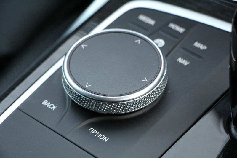 BMW 3シリーズ 320d Xdrive Mｽﾎﾟｰﾂ ﾊｲﾗｲﾝ ｺﾝﾌｫｰﾄP 4WD 真珠色 ﾋｰﾀｰ黒革 Pｱｼｽﾄﾌﾟﾗｽ 360度ｶﾒﾗ 電動ﾄﾗﾝｸ BMWﾗｲﾌﾞｺｯｸﾋﾟｯﾄﾞﾀｯﾁ画面ﾅﾋﾞApplecarplay対応 ﾜｲﾔﾚｽ充電 LEDﾍｯﾄﾞﾗｲﾄ ｵｰﾄﾊｲﾋﾞｰﾑ 追従ACC ｽﾃｱﾘﾝｸﾞｻﾎﾟｰﾄ ﾚｰﾝﾁｪﾝｼﾞ警告 2年保証