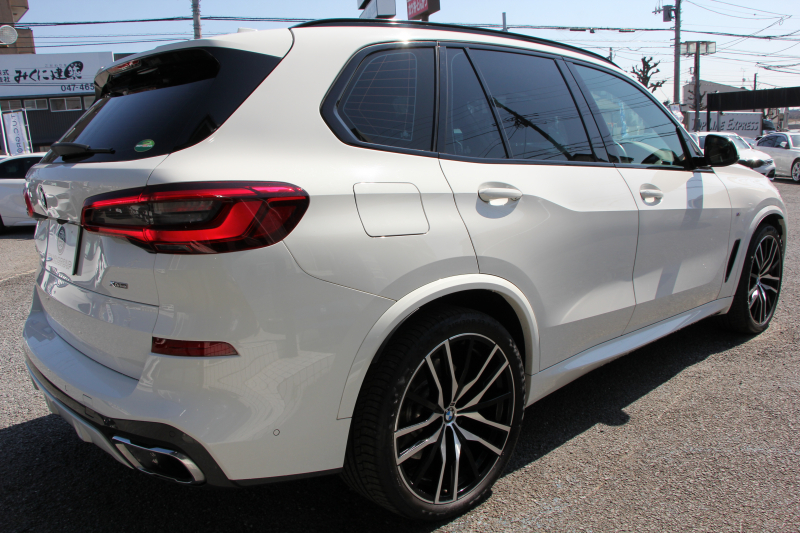 BMW X5 Xdrive35d Mｽﾎﾟｰﾂ ﾄﾞﾗｲﾋﾞﾝｸﾞﾀﾞｲﾅﾐｸｽP ｺﾝﾌｫｰﾄP 3列7人乗り 2列目電動ｼｰﾄ ｴｱｻｽ ﾊﾟﾉﾗﾏｻﾝR ｺﾆｬｯｸﾚｻﾞｰ ｺﾝﾌｫｰﾄｼｰﾄ ﾏｯｻｰｼﾞ&ﾍﾞﾝﾁﾚｰｼｮﾝ ｸﾗﾌﾃｯﾄﾞｸﾘｽﾀﾙﾌｨﾆｯｼｭ OP22AW LEDﾍｯﾄﾞﾗｲﾄ 360度ｶﾒﾗ 電動ﾄﾗﾝｸ 追ACC HUD2年保証