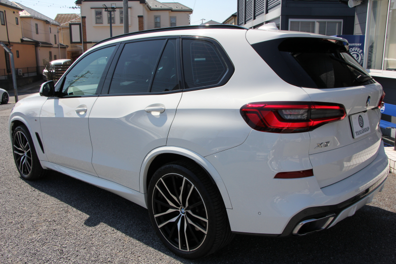 BMW X5 Xdrive35d Mｽﾎﾟｰﾂ ﾄﾞﾗｲﾋﾞﾝｸﾞﾀﾞｲﾅﾐｸｽP ｺﾝﾌｫｰﾄP 3列7人乗り 2列目電動ｼｰﾄ ｴｱｻｽ ﾊﾟﾉﾗﾏｻﾝR ｺﾆｬｯｸﾚｻﾞｰ ｺﾝﾌｫｰﾄｼｰﾄ ﾏｯｻｰｼﾞ&ﾍﾞﾝﾁﾚｰｼｮﾝ ｸﾗﾌﾃｯﾄﾞｸﾘｽﾀﾙﾌｨﾆｯｼｭ OP22AW LEDﾍｯﾄﾞﾗｲﾄ 360度ｶﾒﾗ 電動ﾄﾗﾝｸ 追ACC HUD2年保証