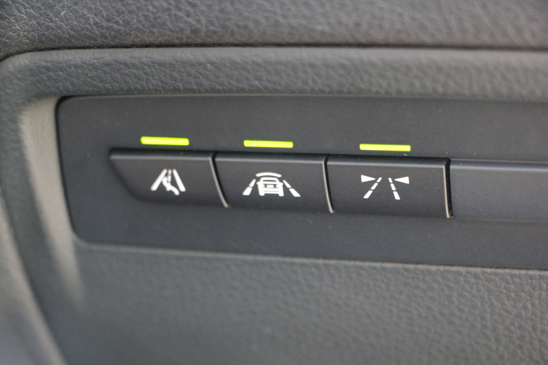 BMW 3シリーズ 320i ﾂｰﾘﾝｸﾞMｽﾎﾟｰﾂ 後期 8A新ｴﾝｼﾞﾝ ﾊﾟﾉﾗﾏｻﾝﾙｰﾌ LEDﾍｯﾄﾞﾗｲﾄ &ﾃｰﾙ 追従ACC ﾚｰﾝﾁｪﾝｼﾞ警告 衝突軽減ﾌﾞﾚｰｷ 車線逸脱警告 Bｶﾒﾗ ﾀｯﾁﾊﾟｯﾄﾞ対応iﾄﾞﾗｲﾌﾞHDDﾅﾋﾞBluetooth接続 電動ﾄﾗﾝｸ 2年保証