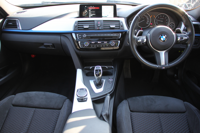 BMW 3シリーズ 320i ﾂｰﾘﾝｸﾞMｽﾎﾟｰﾂ 後期 8A新ｴﾝｼﾞﾝ ﾊﾟﾉﾗﾏｻﾝﾙｰﾌ LEDﾍｯﾄﾞﾗｲﾄ &ﾃｰﾙ 追従ACC ﾚｰﾝﾁｪﾝｼﾞ警告 衝突軽減ﾌﾞﾚｰｷ 車線逸脱警告 Bｶﾒﾗ ﾀｯﾁﾊﾟｯﾄﾞ対応iﾄﾞﾗｲﾌﾞHDDﾅﾋﾞBluetooth接続 電動ﾄﾗﾝｸ 2年保証