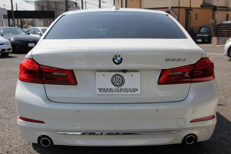 BMW 5シリーズ 523d ﾗｸﾞｼﾞｭｱﾘｰ ﾃﾞﾋﾞｭｰP 真珠色 全席ﾋｰﾀｰ黒革 HUD ｿﾌﾄｸﾛｰｽﾞﾄﾞｱ ｼﾞｪｽﾁｬｰC 追従ACC ｽﾃｱﾘﾝｸﾞｻﾎﾟｰﾄ LEDﾍｯﾄﾞﾗｲﾄ ｵｰﾄﾊｲﾋﾞｰﾑ ﾀｯﾁ画面HDDﾅﾋﾞTV 360度ｶﾒﾗ 電動ﾄﾗﾝｸ ｽﾏｰﾄｷｰ ｱﾝﾋﾞｴﾝﾄﾗｲﾄ ｸﾛｰﾑﾗｲﾝｴｸｽﾃﾘｱ 2年保証