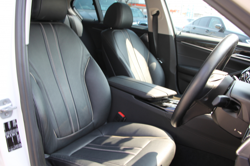 BMW 5シリーズ 523d ﾗｸﾞｼﾞｭｱﾘｰ ﾃﾞﾋﾞｭｰP 真珠色 全席ﾋｰﾀｰ黒革 HUD ｿﾌﾄｸﾛｰｽﾞﾄﾞｱ ｼﾞｪｽﾁｬｰC 追従ACC ｽﾃｱﾘﾝｸﾞｻﾎﾟｰﾄ LEDﾍｯﾄﾞﾗｲﾄ ｵｰﾄﾊｲﾋﾞｰﾑ ﾀｯﾁ画面HDDﾅﾋﾞTV 360度ｶﾒﾗ 電動ﾄﾗﾝｸ ｽﾏｰﾄｷｰ ｱﾝﾋﾞｴﾝﾄﾗｲﾄ ｸﾛｰﾑﾗｲﾝｴｸｽﾃﾘｱ 2年保証