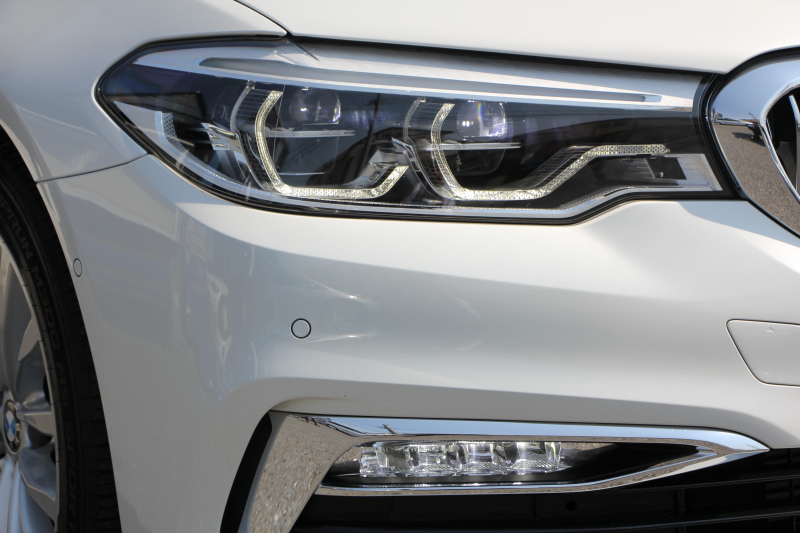 BMW 5シリーズ 523d ﾗｸﾞｼﾞｭｱﾘｰ ﾃﾞﾋﾞｭｰP 真珠色 全席ﾋｰﾀｰ黒革 HUD ｿﾌﾄｸﾛｰｽﾞﾄﾞｱ ｼﾞｪｽﾁｬｰC 追従ACC ｽﾃｱﾘﾝｸﾞｻﾎﾟｰﾄ LEDﾍｯﾄﾞﾗｲﾄ ｵｰﾄﾊｲﾋﾞｰﾑ ﾀｯﾁ画面HDDﾅﾋﾞTV 360度ｶﾒﾗ 電動ﾄﾗﾝｸ ｽﾏｰﾄｷｰ ｱﾝﾋﾞｴﾝﾄﾗｲﾄ ｸﾛｰﾑﾗｲﾝｴｸｽﾃﾘｱ 2年保証