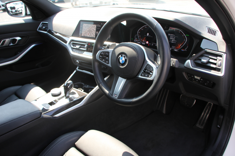 BMW 3シリーズ 320d Xdrive ﾂｰﾘﾝｸﾞMｽﾎﾟｰﾂ ﾊｲﾗｲﾝ&ｺﾝﾌｫｰﾄP 4WD ﾊﾟﾉﾗﾏｻﾝﾙｰﾌ ﾋｰﾀｰ黒革 ﾗﾝﾊﾞｰｻﾎﾟｰﾄ LEDﾍｯﾄﾞﾗｲﾄ ｵｰﾄﾊｲﾋﾞｰﾑ LCI用Mﾊﾟﾌｫｰﾏﾝｽ19AW  Applecarplay BMWﾗｲﾌﾞｺｯｸﾋﾟｯﾄﾞ電動ﾄﾗﾝｸ 追従ACC ｽﾃｱﾘﾝｸﾞｻﾎﾟｰﾄ 2年保証