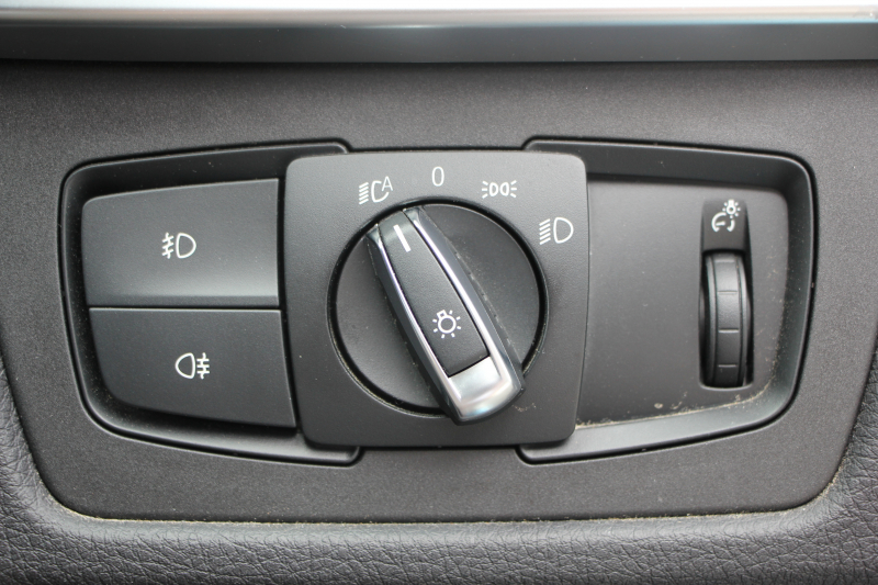 BMW 3シリーズ 320i ﾂｰﾘﾝｸﾞﾗｸﾞｼﾞｭｱﾘｰ LCI後期 新ｴﾝｼﾞﾝ ﾊﾟﾉﾗﾏｻﾝR ﾋｰﾀｰ黒革 LEDﾍｯﾄﾞﾗｲﾄ&ﾃｰﾙ TOPﾋﾞｭｰ&ｻｲﾄﾞﾋﾞｭｰｶﾒﾗ Pｱｼｽﾄ 追従ACC ﾚｰﾝC警告 衝突軽減ﾌﾞﾚｰｷ 車線逸脱&歩行者 警告ﾀｯﾁﾊﾟｯﾄﾞ対応HDDﾅﾋﾞBluetooth接続 Bｶﾒﾗ ｽﾏｰﾄｷｰ 電動ﾄﾗﾝｸ 2年保証