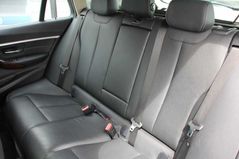 BMW 3シリーズ 320i ﾂｰﾘﾝｸﾞﾗｸﾞｼﾞｭｱﾘｰ LCI後期 新ｴﾝｼﾞﾝ ﾊﾟﾉﾗﾏｻﾝR ﾋｰﾀｰ黒革 LEDﾍｯﾄﾞﾗｲﾄ&ﾃｰﾙ TOPﾋﾞｭｰ&ｻｲﾄﾞﾋﾞｭｰｶﾒﾗ Pｱｼｽﾄ 追従ACC ﾚｰﾝC警告 衝突軽減ﾌﾞﾚｰｷ 車線逸脱&歩行者 警告ﾀｯﾁﾊﾟｯﾄﾞ対応HDDﾅﾋﾞBluetooth接続 Bｶﾒﾗ ｽﾏｰﾄｷｰ 電動ﾄﾗﾝｸ 2年保証