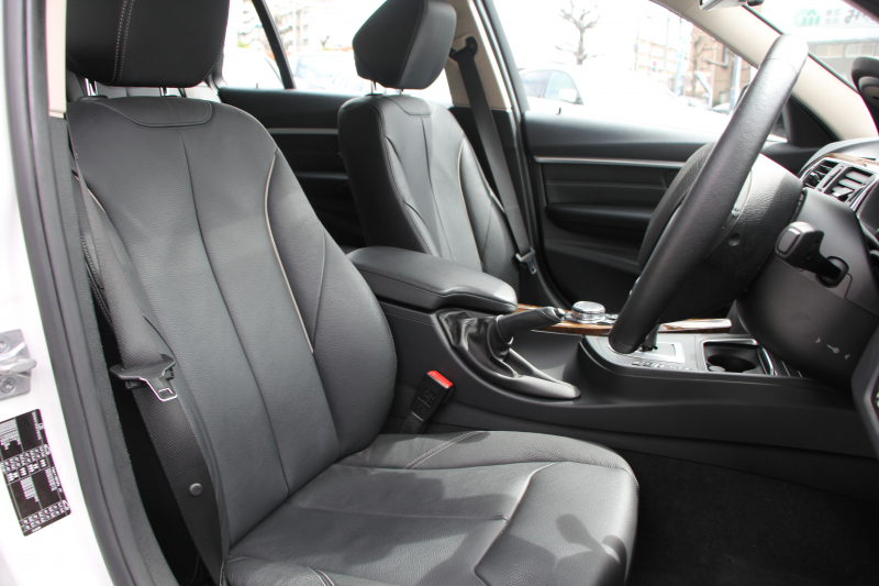 BMW 3シリーズ 320i ﾂｰﾘﾝｸﾞﾗｸﾞｼﾞｭｱﾘｰ LCI後期 新ｴﾝｼﾞﾝ ﾊﾟﾉﾗﾏｻﾝR ﾋｰﾀｰ黒革 LEDﾍｯﾄﾞﾗｲﾄ&ﾃｰﾙ TOPﾋﾞｭｰ&ｻｲﾄﾞﾋﾞｭｰｶﾒﾗ Pｱｼｽﾄ 追従ACC ﾚｰﾝC警告 衝突軽減ﾌﾞﾚｰｷ 車線逸脱&歩行者 警告ﾀｯﾁﾊﾟｯﾄﾞ対応HDDﾅﾋﾞBluetooth接続 Bｶﾒﾗ ｽﾏｰﾄｷｰ 電動ﾄﾗﾝｸ 2年保証