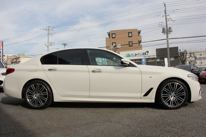 BMW 5シリーズ 530i Mｽﾎﾟｰﾂ ﾃﾞﾋﾞｭｰP 1ｵ-ﾅ 252馬力 全席ﾋｰﾀｰ黒革 HUD ｼﾞｪｽﾁｬｰC ｿﾌﾄｸﾛｰｽﾞﾄﾞｱ 追従ACC ｽﾃｱﾘﾝｸﾞｻﾎﾟｰﾄ LEDﾍｯﾄﾞﾗｲﾄ ﾊｲﾋﾞｰﾑｱｼｽﾄ ﾀｯﾁ画面HDDﾅﾋﾞTV 360度ｶﾒﾗ Pｱｼｽﾄﾌﾟﾗｽ 電動ﾄﾗﾝｸ 2年保証