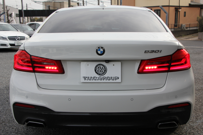 BMW 5シリーズ 530i Mｽﾎﾟｰﾂ ﾃﾞﾋﾞｭｰP 1ｵ-ﾅ 252馬力 全席ﾋｰﾀｰ黒革 HUD ｼﾞｪｽﾁｬｰC ｿﾌﾄｸﾛｰｽﾞﾄﾞｱ 追従ACC ｽﾃｱﾘﾝｸﾞｻﾎﾟｰﾄ LEDﾍｯﾄﾞﾗｲﾄ ﾊｲﾋﾞｰﾑｱｼｽﾄ ﾀｯﾁ画面HDDﾅﾋﾞTV 360度ｶﾒﾗ Pｱｼｽﾄﾌﾟﾗｽ 電動ﾄﾗﾝｸ 2年保証