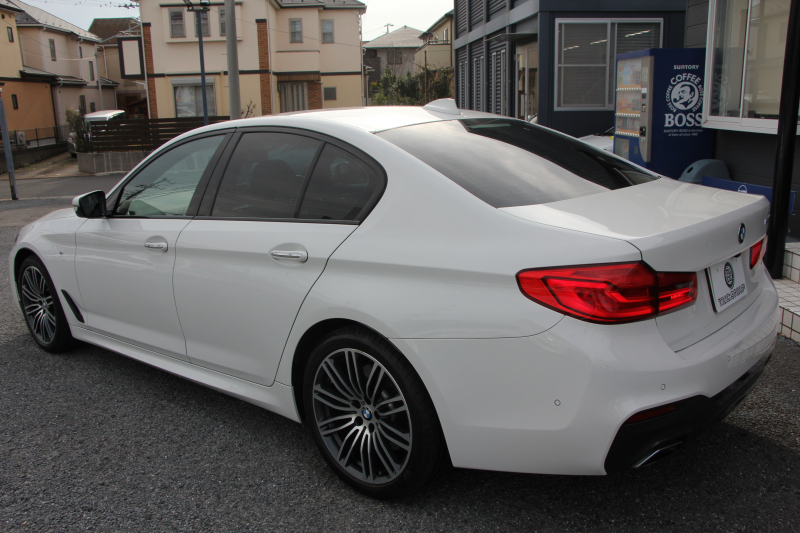 BMW 5シリーズ 530i Mｽﾎﾟｰﾂ ﾃﾞﾋﾞｭｰP 1ｵ-ﾅ 252馬力 全席ﾋｰﾀｰ黒革 HUD ｼﾞｪｽﾁｬｰC ｿﾌﾄｸﾛｰｽﾞﾄﾞｱ 追従ACC ｽﾃｱﾘﾝｸﾞｻﾎﾟｰﾄ LEDﾍｯﾄﾞﾗｲﾄ ﾊｲﾋﾞｰﾑｱｼｽﾄ ﾀｯﾁ画面HDDﾅﾋﾞTV 360度ｶﾒﾗ Pｱｼｽﾄﾌﾟﾗｽ 電動ﾄﾗﾝｸ 2年保証