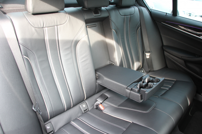 BMW 5シリーズ 530i Mｽﾎﾟｰﾂ ﾃﾞﾋﾞｭｰP 1ｵ-ﾅ 252馬力 全席ﾋｰﾀｰ黒革 HUD ｼﾞｪｽﾁｬｰC ｿﾌﾄｸﾛｰｽﾞﾄﾞｱ 追従ACC ｽﾃｱﾘﾝｸﾞｻﾎﾟｰﾄ LEDﾍｯﾄﾞﾗｲﾄ ﾊｲﾋﾞｰﾑｱｼｽﾄ ﾀｯﾁ画面HDDﾅﾋﾞTV 360度ｶﾒﾗ Pｱｼｽﾄﾌﾟﾗｽ 電動ﾄﾗﾝｸ 2年保証