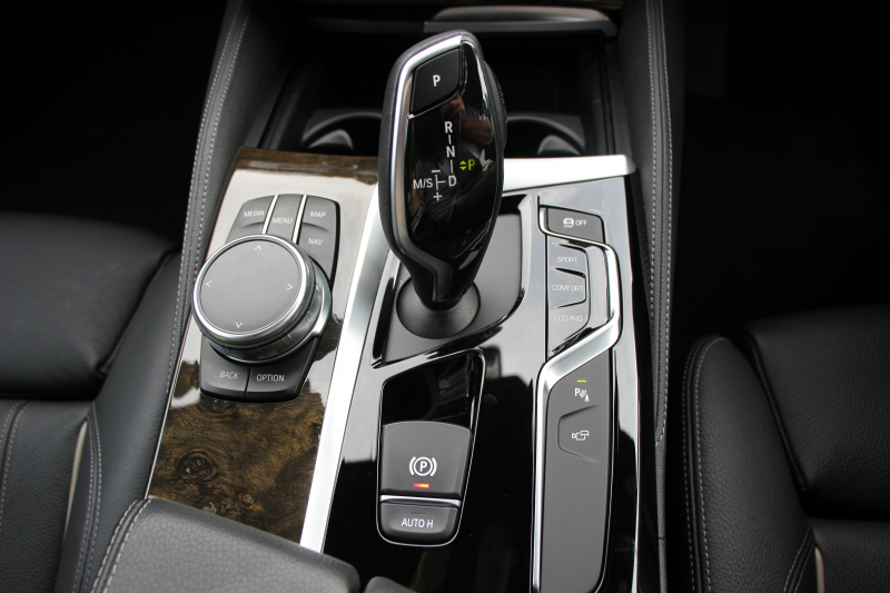 BMW 5シリーズ 530i Mｽﾎﾟｰﾂ ﾃﾞﾋﾞｭｰP 1ｵ-ﾅ 252馬力 全席ﾋｰﾀｰ黒革 HUD ｼﾞｪｽﾁｬｰC ｿﾌﾄｸﾛｰｽﾞﾄﾞｱ 追従ACC ｽﾃｱﾘﾝｸﾞｻﾎﾟｰﾄ LEDﾍｯﾄﾞﾗｲﾄ ﾊｲﾋﾞｰﾑｱｼｽﾄ ﾀｯﾁ画面HDDﾅﾋﾞTV 360度ｶﾒﾗ Pｱｼｽﾄﾌﾟﾗｽ 電動ﾄﾗﾝｸ 2年保証