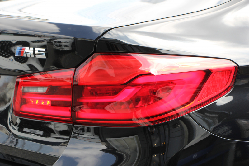 BMW 5シリーズ 530i ｴﾃﾞｨｼｮﾝﾐｯｼｮﾝｲﾝﾎﾟｯｼﾌﾞﾙ 特別仕様車 高出力 ﾅｲﾄﾌﾞﾙｰﾚｻﾞｰ ｱﾀﾞﾌﾟﾃｨﾌﾞｻｽ HUD ﾊｰﾏﾝｶｰﾄﾞﾝ 追従ACC ｽﾃｱﾘﾝｸﾞｻﾎﾟｰﾄ ﾀｯﾁ画面HDDﾅﾋﾞTV LEDﾍｯﾄﾞﾗｲﾄ ｵｰﾄﾊｲﾋﾞｰﾑ 電動ﾄﾗﾝｸ 360度ｶﾒﾗ 全席ﾋｰﾀｰ ﾌﾞﾗｯｸ19AW 2年保証