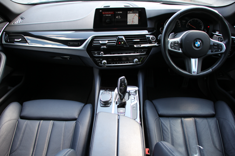 BMW 5シリーズ 530i ﾂｰﾘﾝｸﾞｴﾃﾞｨｼｮﾝﾐｯｼｮﾝｲﾝﾎﾟｯｼﾌﾞﾙ 特別仕様車 高出力 ﾅｲﾄﾌﾞﾙｰﾚｻﾞｰ ｱﾀﾞﾌﾟﾃｨﾌﾞｻｽ HUD ﾊｰﾏﾝｶｰﾄﾞﾝ ACC ｽﾃｱﾘﾝｸﾞｻﾎﾟｰﾄ ﾀｯﾁ画面HDDﾅﾋﾞTV LEDﾍｯﾄﾞﾗｲﾄ ｵｰﾄﾊｲﾋﾞｰﾑ 電動ﾄﾗﾝｸ 360度ｶﾒﾗ 全席ﾋｰﾀｰ ﾌﾞﾗｯｸ19AW 2年保証