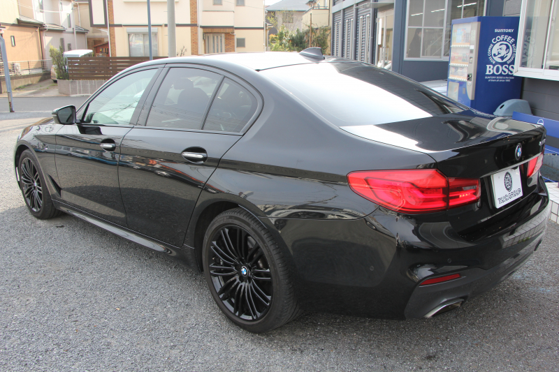 BMW 5シリーズ 530i ｴﾃﾞｨｼｮﾝﾐｯｼｮﾝｲﾝﾎﾟｯｼﾌﾞﾙ 特別仕様車 高出力 ﾅｲﾄﾌﾞﾙｰﾚｻﾞｰ ｱﾀﾞﾌﾟﾃｨﾌﾞｻｽ HUD ﾊｰﾏﾝｶｰﾄﾞﾝ 追従ACC ｽﾃｱﾘﾝｸﾞｻﾎﾟｰﾄ ﾀｯﾁ画面HDDﾅﾋﾞTV LEDﾍｯﾄﾞﾗｲﾄ ｵｰﾄﾊｲﾋﾞｰﾑ 電動ﾄﾗﾝｸ 360度ｶﾒﾗ 全席ﾋｰﾀｰ ﾌﾞﾗｯｸ19AW 2年保証